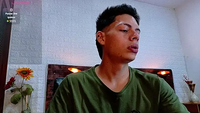 JhosuaVega online show from November 14, 2025, 10:07 pm