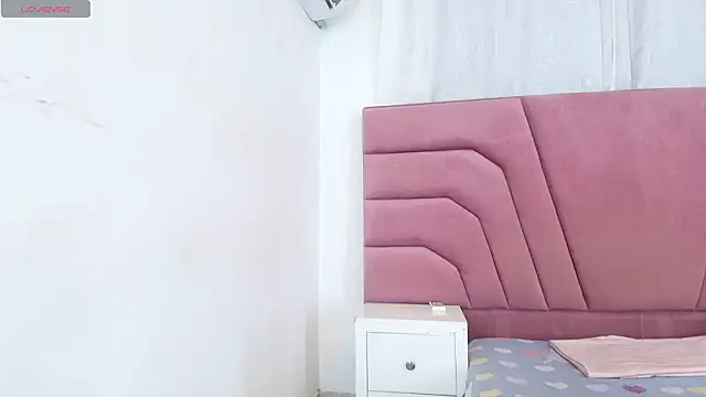 miajhonsonx online show from March 21, 2026, 7:50 pm