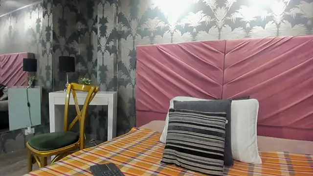 VictoriaQueen Fg online show from October 21, 2025, 1:23 pm