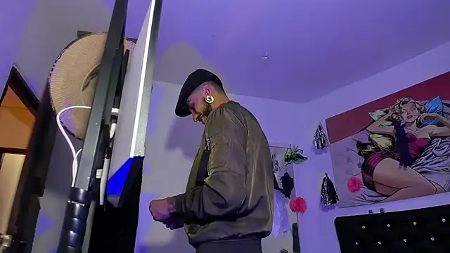 xxKamadevaxx online show from October 18, 2025, 1:19 am