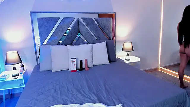 Isa Rouse   online show from October 31, 2025, 2:34 am