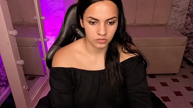 Mialover v online show from October 5, 2025, 1:04 am