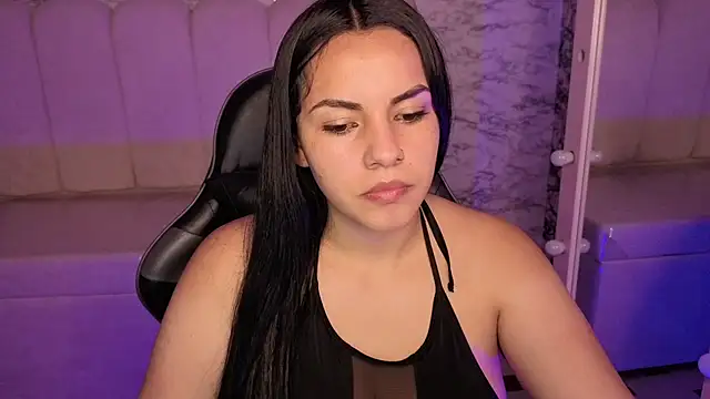 Mialover v online show from October 10, 2025, 8:08 pm