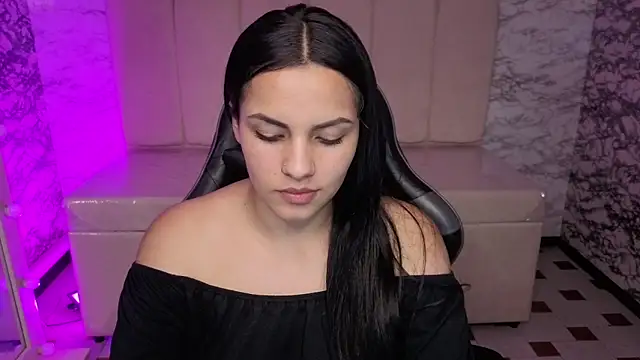 Mialover v online show from November 10, 2025, 8:19 pm