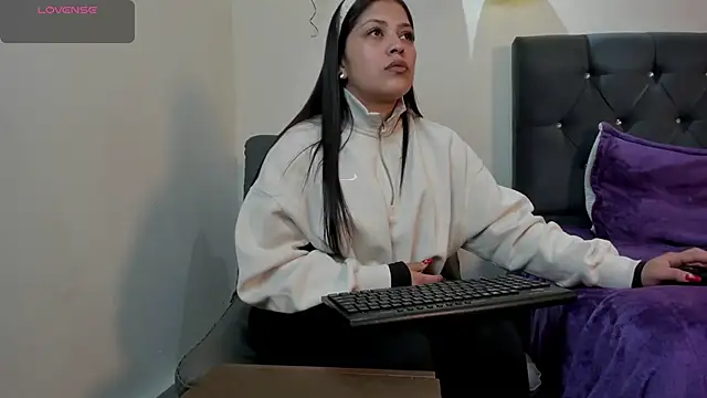 Shantal  G online show from January 14, 2026, 2:33 pm