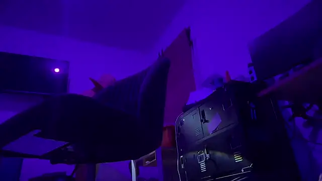 jasoncali305 online show from December 3, 2025, 9:18 am