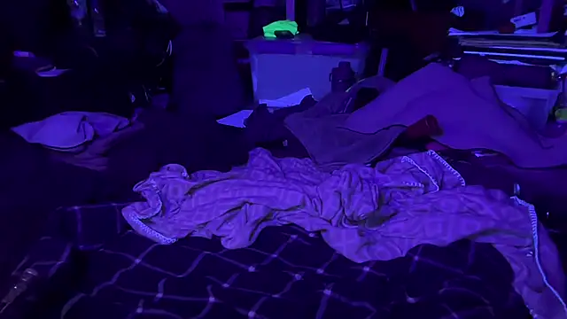 jasoncali305 online show from April 14, 2026, 2:06 am