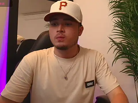 SALVATORE MULLER1 online show from September 29, 2025, 10:03 pm