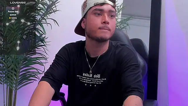 SALVATORE MULLER1 online show from October 25, 2025, 9:53 pm