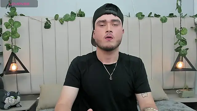 SALVATORE MULLER1 online show from November 9, 2025, 4:33 am