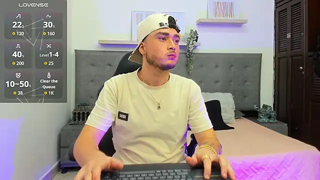 SALVATORE MULLER1 online show from November 11, 2025, 9:37 pm