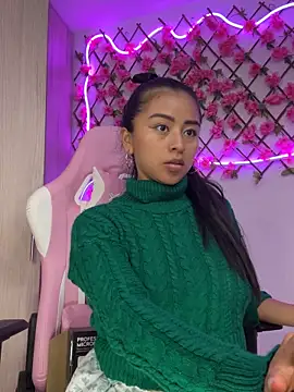 RaquelOficial online show from October 17, 2025, 5:48 pm