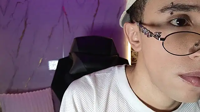 sweetsanti online show from September 29, 2025, 7:30 pm