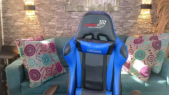 sweetsanti online show from October 22, 2025, 12:49 pm