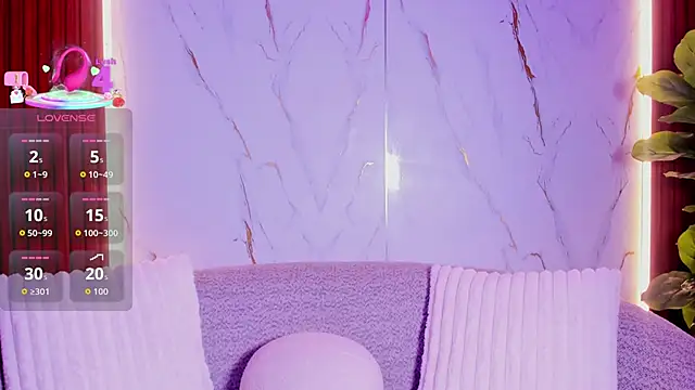 sweetsanti online show from October 31, 2025, 8:10 pm