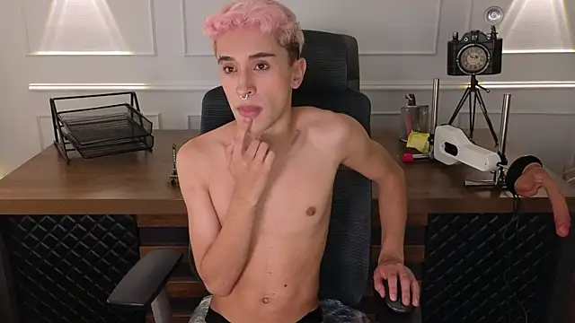 sweetsanti online show from November 3, 2025, 5:31 am