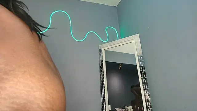 CamilaaSaenz online show from October 14, 2025, 3:35 pm