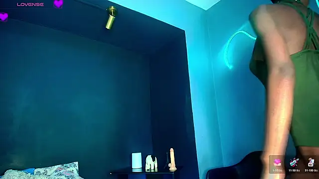 CamilaaSaenz online show from October 20, 2025, 12:27 pm