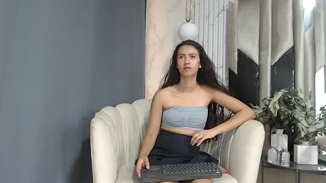 MayaMonroe1 online show from September 18, 2025, 6:32 pm