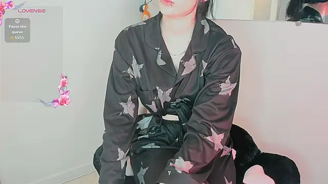 Snapshot of Molllysdays chatting on November 5, 2025, 6:30 pm Molllysdays online show from November 5, 2025, 6:30 pm