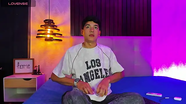 SandroVeyra online show from October 4, 2025, 3:37 am