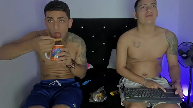 Snapshot of maykel_and_mike chatting on November 12, 2025, 9:32 am maykel and mike online show from November 12, 2025, 9:32 am