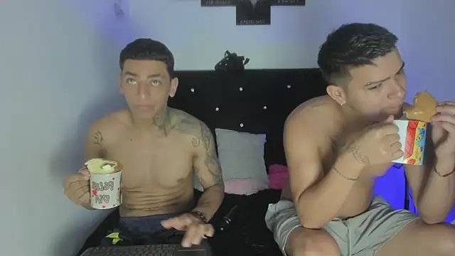 Snapshot of maykel_and_mike chatting on November 17, 2025, 11:38 am maykel and mike online show from November 17, 2025, 11:38 am