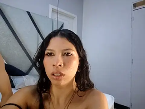 Snapshot of EthanCollen chatting on October 31, 2025, 11:28 pm EthanCollen online show from October 31, 2025, 11:28 pm