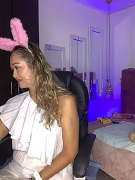 BunnyGlow50 online show from May 31, 2026, 7:48 pm
