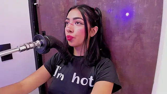 Snapshot of cherry_skinny_ chatting on April 4, 2026, 4:11 am cherry skinny online show from April 4, 2026, 4:11 am