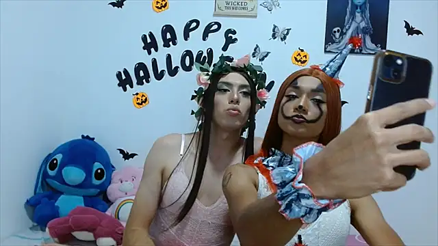 Snapshot of PinkLuna_LolaBloom chatting on October 30, 2025, 2:35 am PinkLuna LolaBloom online show from October 30, 2025, 2:35 am