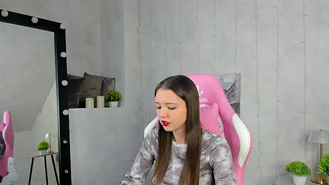 Amanda Reedd online show from September 29, 2025, 8:19 am