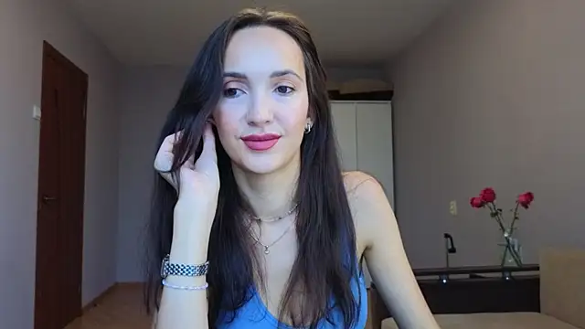 Lillian-Clark online show from October 13, 2025, 8:25 am