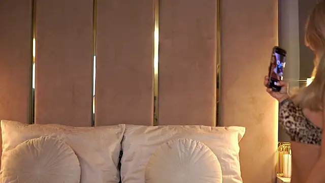 CamilaStarr online show from December 3, 2025, 9:24 pm