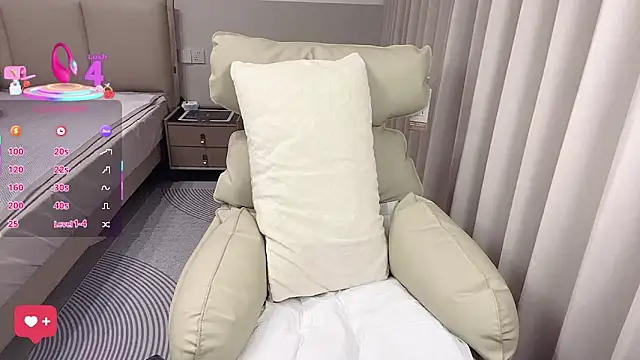 janequeen online show from November 1, 2025, 12:07 pm