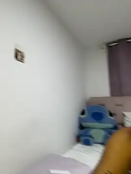 karolaalcendra online show from November 3, 2025, 3:41 am