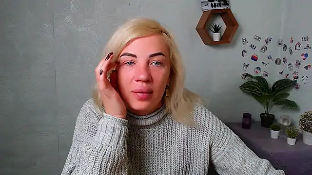 EmmaCat  online show from October 10, 2025, 4:00 am