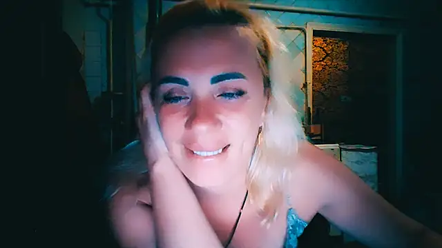 EmmaCat  online show from June 13, 2026, 6:50 pm