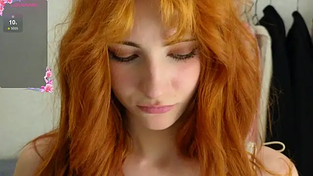 Snapshot of LoryFoxy chatting on September 17, 2025, 4:30 pm LoryFoxy online show from September 17, 2025, 4:30 pm