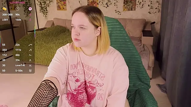 Snapshot of Aki_nohana chatting on October 22, 2025, 1:33 pm Aki nohana online show from October 22, 2025, 1:33 pm