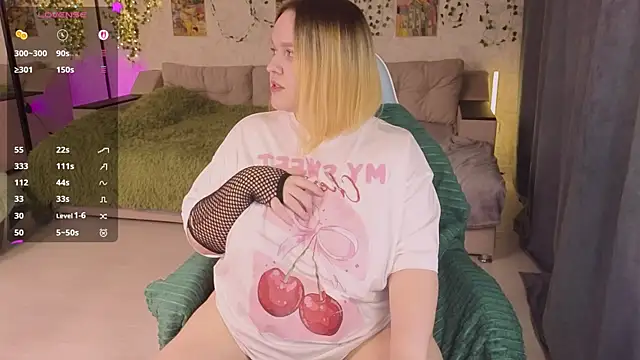 Snapshot of Aki_nohana chatting on November 3, 2025, 11:00 am Aki nohana online show from November 3, 2025, 11:00 am