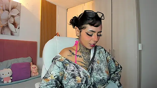 KoraRousee online show from October 25, 2025, 1:40 pm