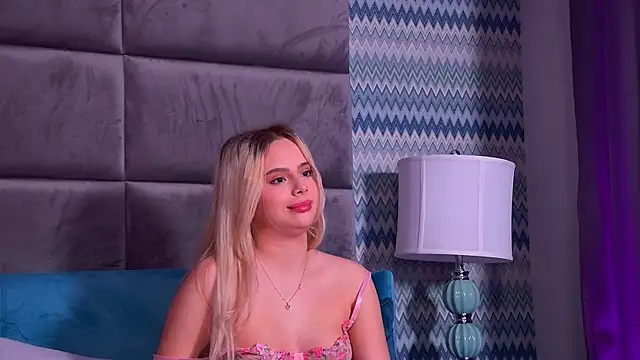 YssabelFox online show from December 21, 2025, 4:36 pm