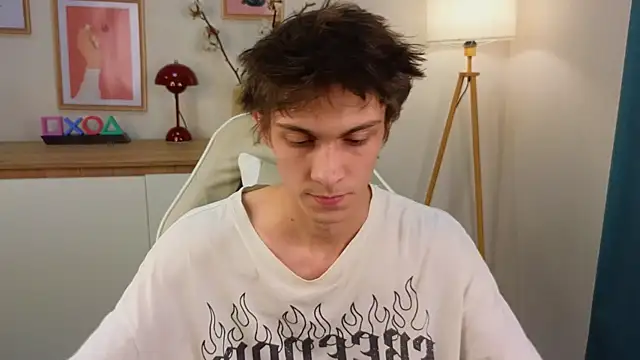 va1ora online show from October 12, 2025, 1:43 pm