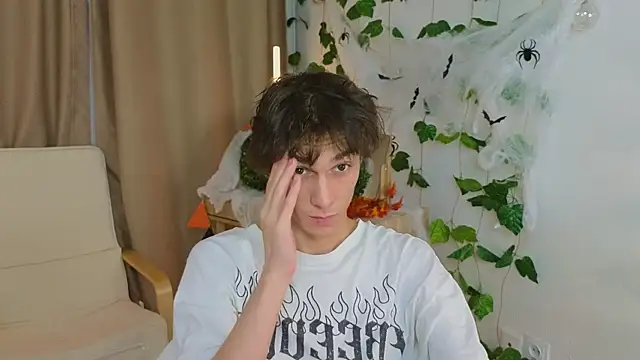 va1ora online show from November 6, 2025, 12:28 pm