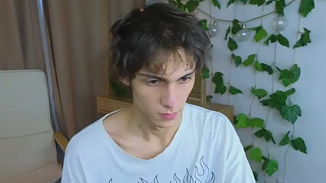 va1ora online show from November 12, 2025, 12:27 pm