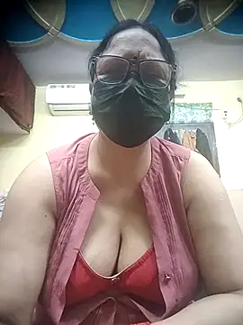 thehotlady online show from April 7, 2026, 2:56 am