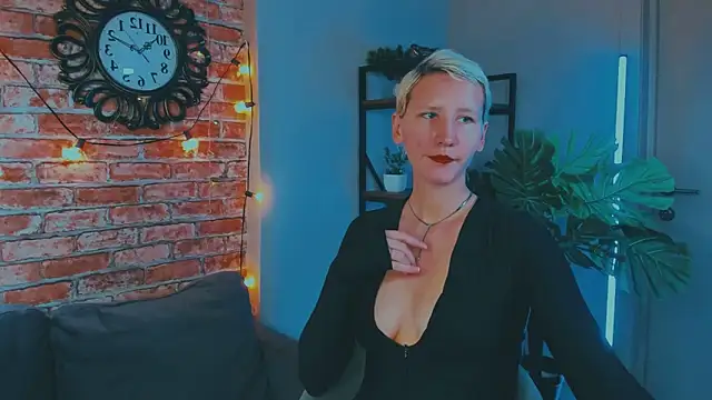 Snapshot of Kim_Waite chatting on October 2, 2025, 12:12 pm Kim Waite online show from October 2, 2025, 12:12 pm