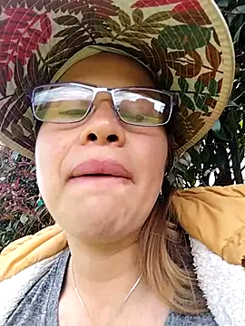 LaraCaliente online show from September 24, 2025, 8:12 pm