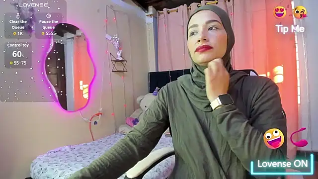 ShanaJamil online show from December 14, 2025, 1:05 pm